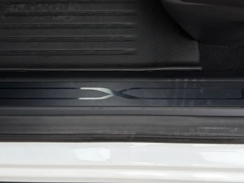 Used 2023 Tesla Model X image 23