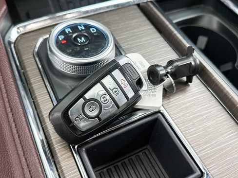 Used 2024 Ford Expedition Limited image 35