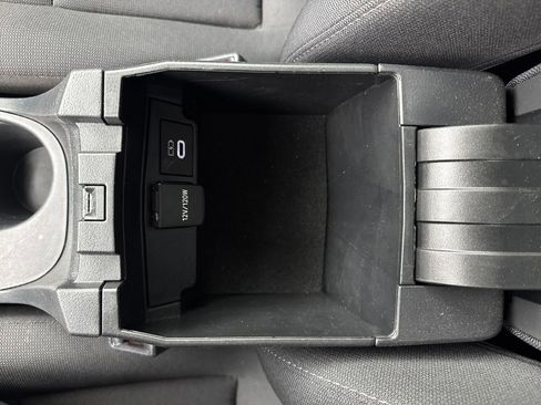 Used 2025 Toyota Corolla LE FWD image 19