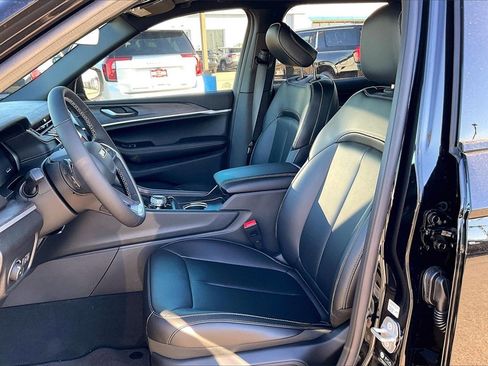 New 2025 Jeep Grand Cherokee Limited image 8