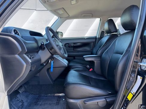 Used 2012 Scion xB FWD image 9