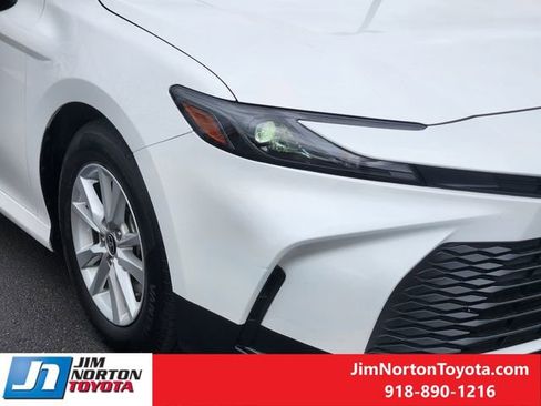 Used 2025 Toyota Camry LE image 9