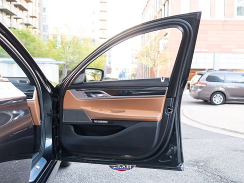 Used 2018 BMW 750i RWD image 46
