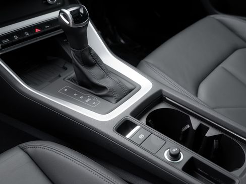 Certified 2025 Audi Q3 2.0T Premium w/ Convenience Package image 16