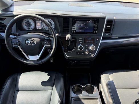 Certified 2020 Toyota Sienna SE image 8
