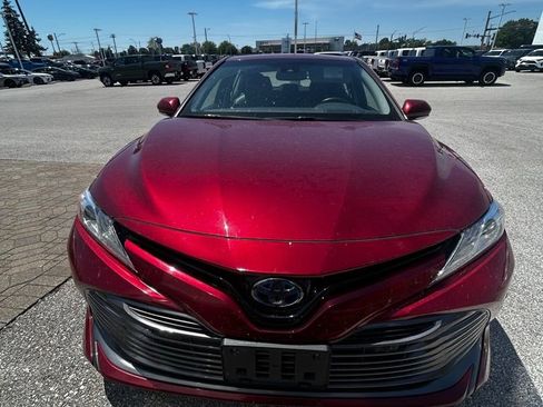 Used 2018 Toyota Camry XLE FWD image 1