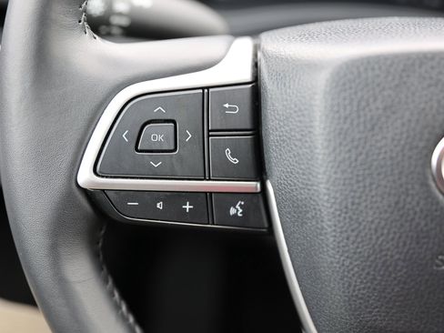 Used 2025 Toyota Grand Highlander AWD image 42