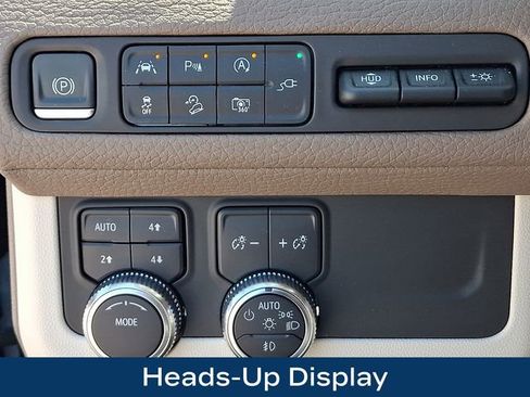 Used 2022 GMC Yukon Denali AWD/4WD image 9