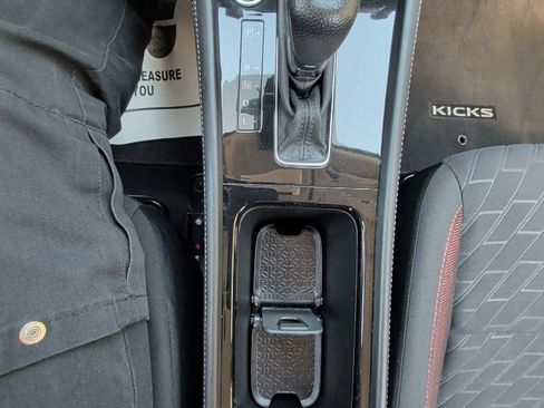 Used 2021 Nissan Kicks SR w/ Interior Electronics Package FWD image 23