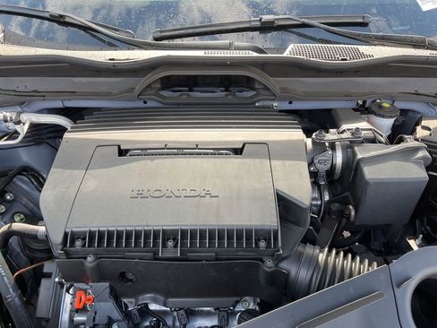 Used 2025 Honda Pilot Sport image 13