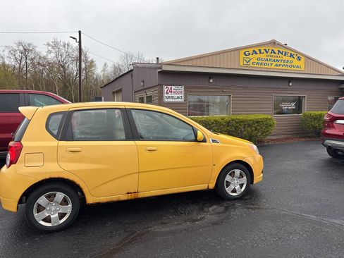 Used 2009 Chevrolet Aveo5 LT w/ Power and Convenience Package FWD image 4