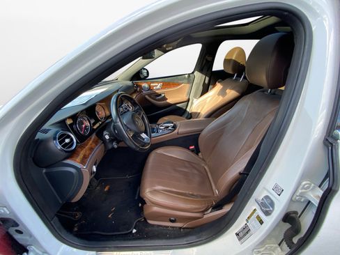 Used 2017 Mercedes-Benz E 300 4MATIC image 9