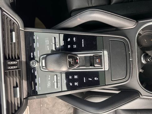 Used 2022 Porsche Cayenne S image 16