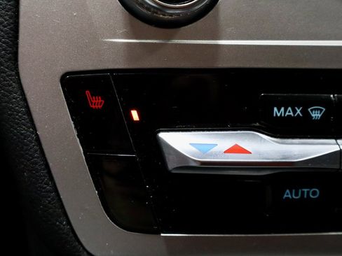 Certified 2022 Ford Explorer XLT image 4