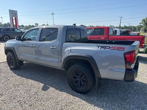 Used 2018 Toyota Tacoma TRD Off-Road AWD/4WD image 11