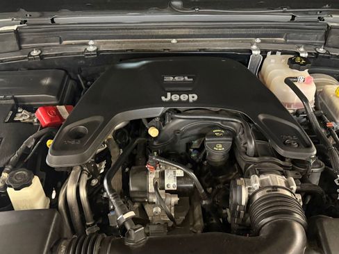 Used 2021 Jeep Wrangler Unlimited Sahara image 43