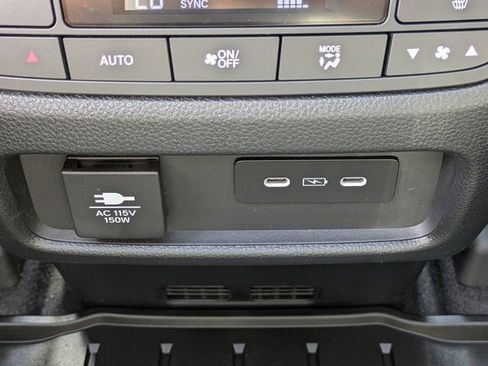 Used 2025 Honda Pilot Elite image 15