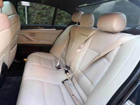 Used 2012 BMW 550i xDrive Sedan image 32