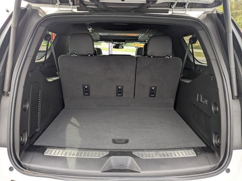 Used 2024 Chevrolet Suburban Z71 w/ Luxury Package image 27