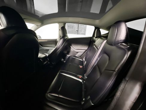 Used 2024 Tesla Model Y 2WD image 28