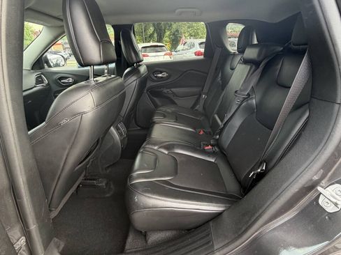 Used 2021 Jeep Cherokee Latitude Plus AWD/4WD image 25