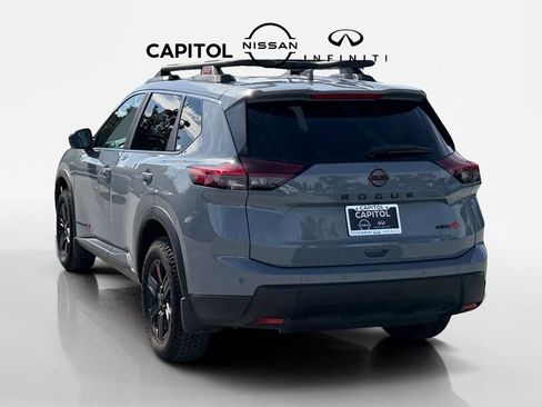 Used 2025 Nissan Rogue SV image 7