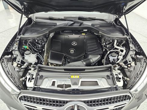 Used 2025 Mercedes-Benz GLC 350e 4MATIC image 16