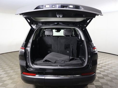 Used 2023 Jeep Grand Cherokee L Limited image 18