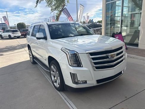 Used 2019 Cadillac Escalade Luxury AWD/4WD image 4