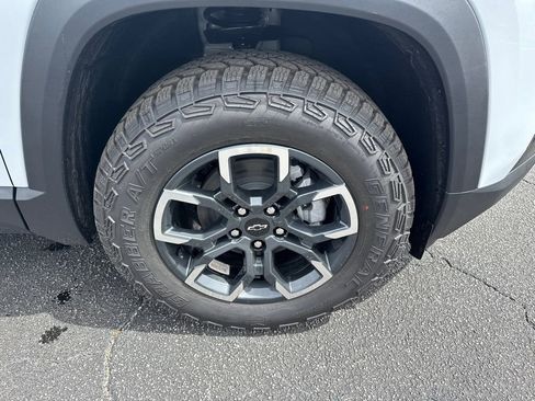 New 2026 Chevrolet Equinox ACTIV w/ Convenience Package III FWD image 13