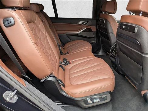 Used 2024 BMW X7 xDrive40i w/ M Sport Package AWD/4WD image 22