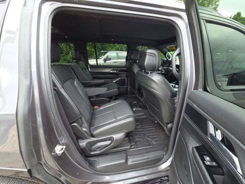Used 2023 Jeep Wagoneer Series II AWD/4WD image 28