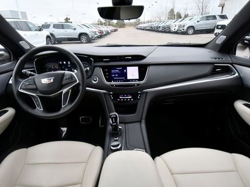 Used 2025 Cadillac XT5 Sportv w/ Technology Package AWD/4WD image 4