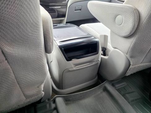 Used 2014 Toyota Sienna LE AWD/4WD image 36