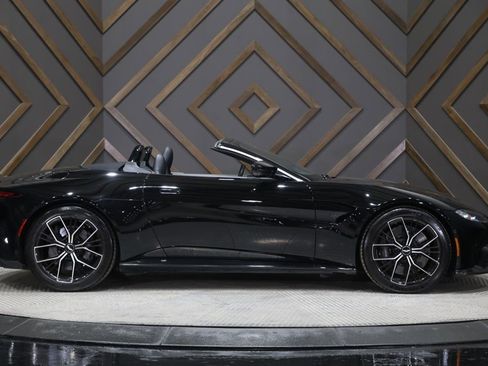 Used 2022 Aston Martin V8 Vantage Roadster image 37