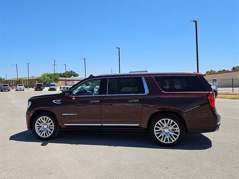 Certified 2023 GMC Yukon XL Denali w/ Denali Reserve Package AWD/4WD image 2