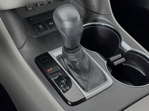 Used 2019 Toyota Highlander LE FWD image 16
