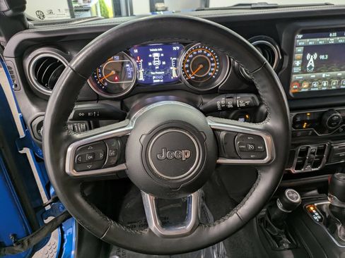 Used 2022 Jeep Wrangler Unlimited Sahara AWD/4WD image 21