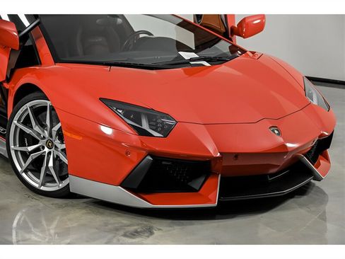 Used 2017 Lamborghini Aventador LP 700-4 AWD/4WD image 5