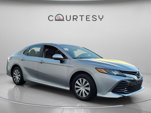 Certified 2020 Toyota Camry LE image 7