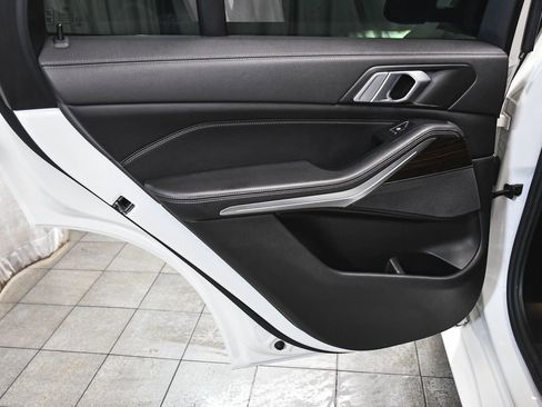 Used 2020 BMW X5 xDrive40i w/ M Sport Package AWD/4WD image 11