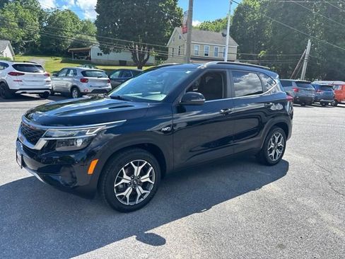 Used 2021 Kia Seltos EX AWD/4WD image 3