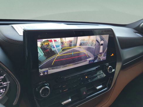 Used 2020 Toyota Highlander Platinum image 15