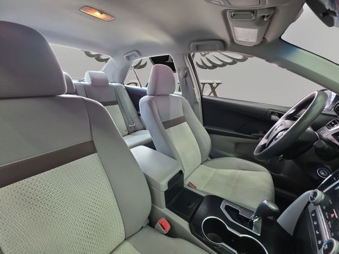 Used 2012 Toyota Camry LE image 15