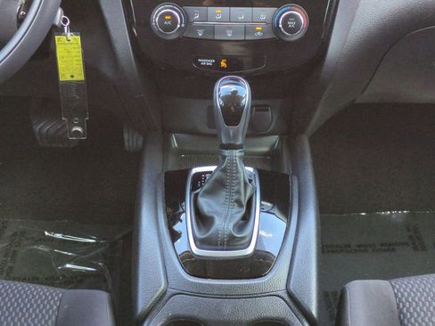 Used 2020 Nissan Rogue Sport S image 19