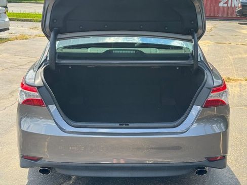 Used 2019 Toyota Camry XLE FWD image 6