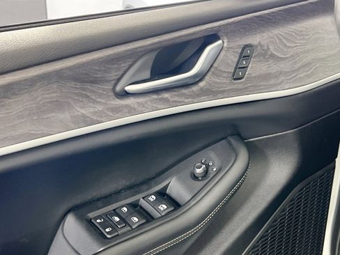 Used 2023 Jeep Grand Cherokee Limited image 18