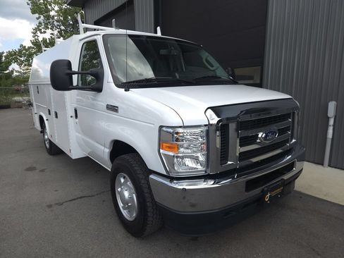 Used 2021 Ford E-350 and Econoline 350 Super Duty w/ Power Windows & Locks Group RWD image 5