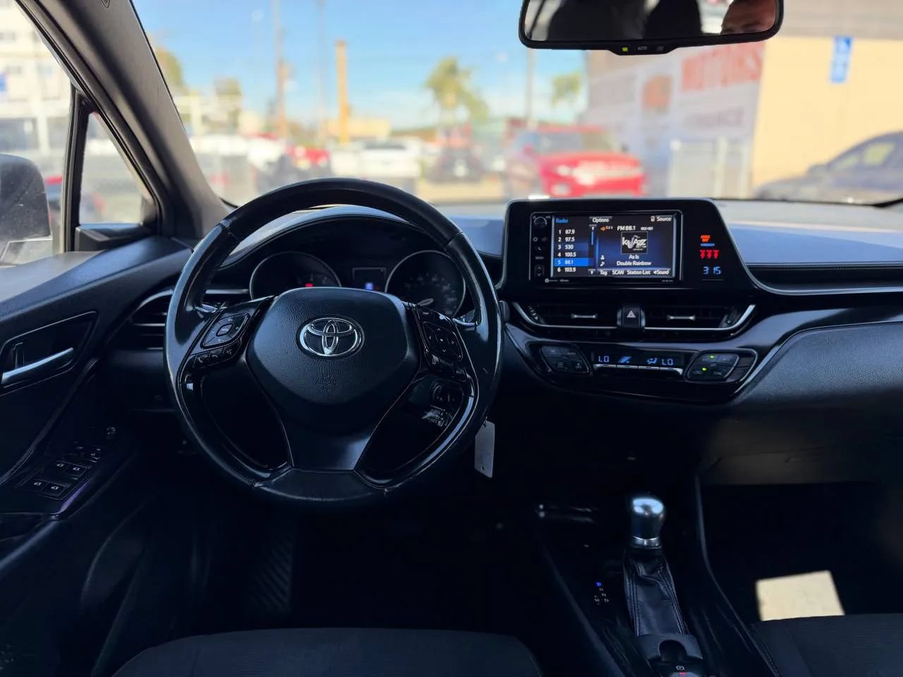Used 2018 Toyota C-HR XLE FWD image 33