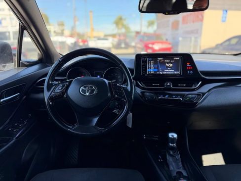 Used 2018 Toyota C-HR XLE FWD image 33